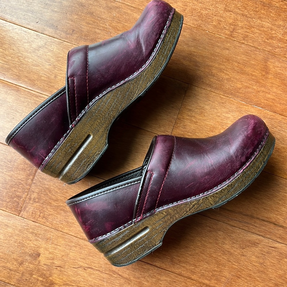 EUC leather Danskos
